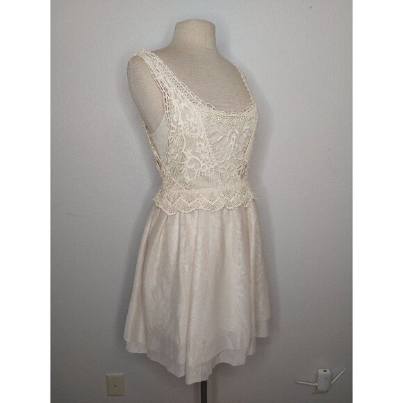 Love Fire Junior Womens Large Lace Dress Off White Beige Halter Lace Sleeveless - Picture 8 of 14